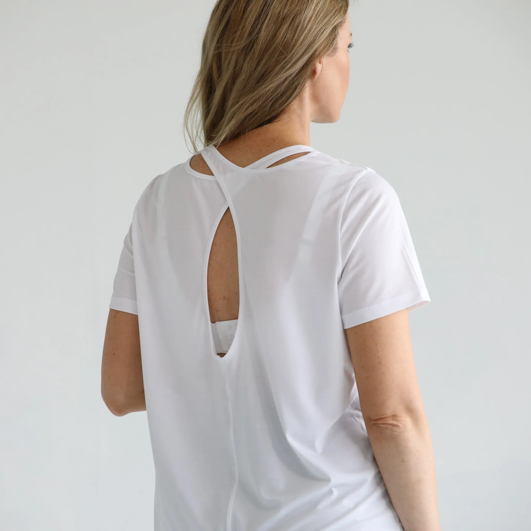 Harper Cross Back Short Sleeve Nursing Tee (Blanc)